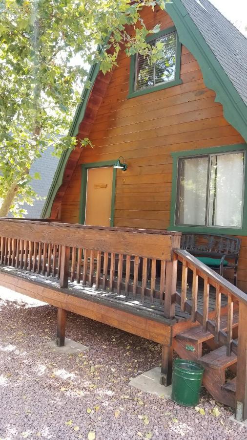 Cabins On Strawberry Hill Pine Exterior foto